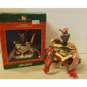 Kurt Adler SNOWTOWN - SNOWFOLK LOVING COUPLE & Kid Figurine‎  Christmas J8542